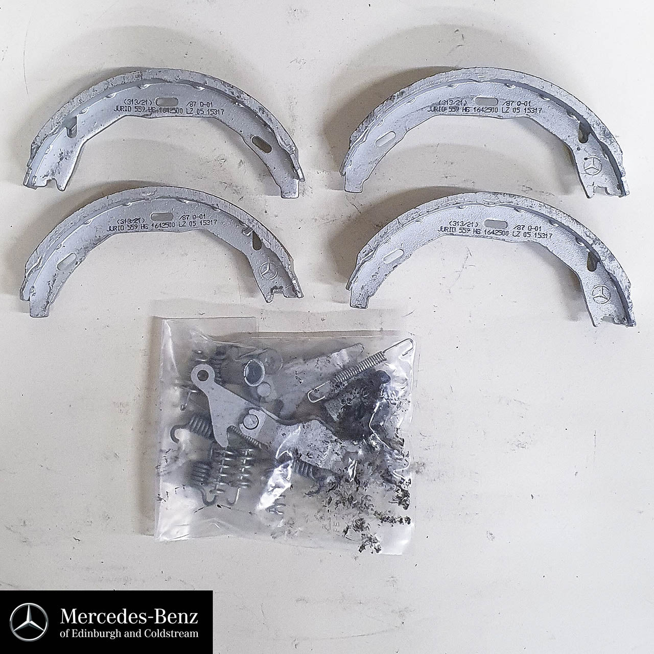 Genuine Mercedes-Benz Handbrake Shoe Kit Incl. Fixings C Class 204 Models