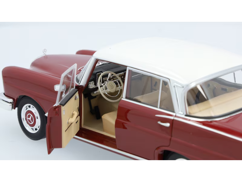 Mercedes-Benz 220 S W 111 (1959-1965) Scale Model 1:18