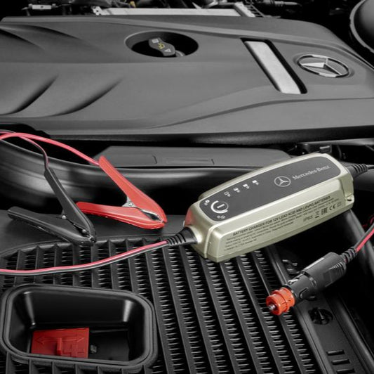 Genuine Mercedes-Benz Charger with trickle charge function, 5 A, for lead-acid and lithium batteries