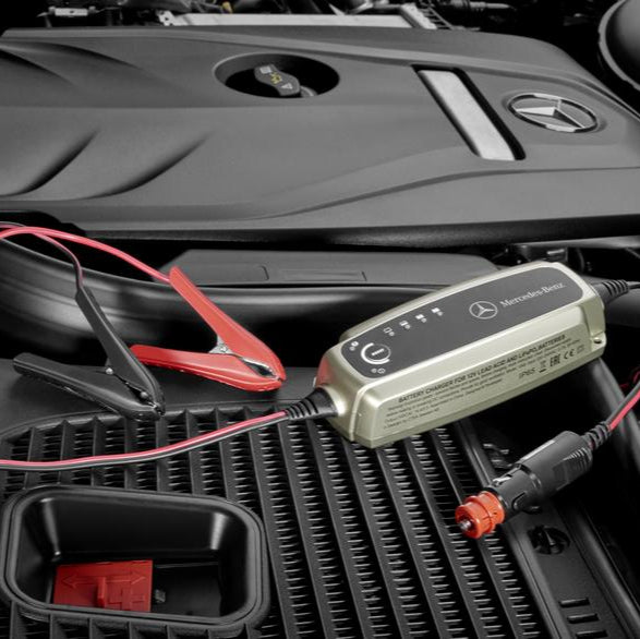 Genuine Mercedes-Benz Charger with trickle charge function, 5 A, for lead-acid and lithium batteries